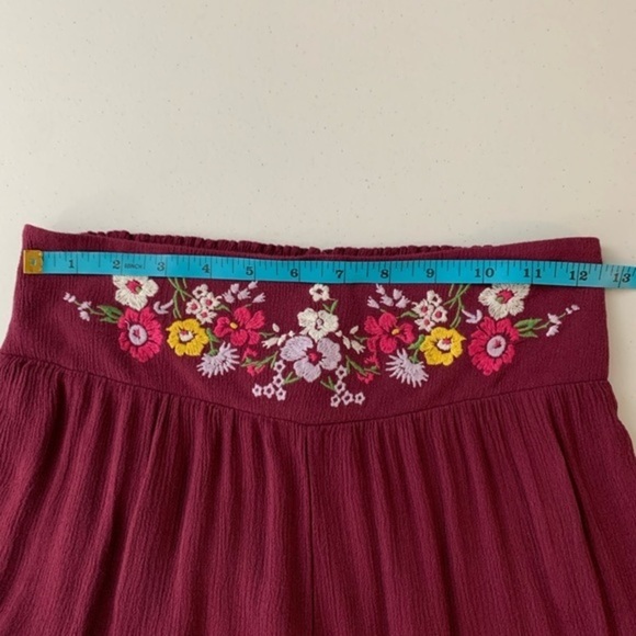 MOSSIMO Flowy Floral Embroidered Ruffle Shorts - Picture 8 of 9